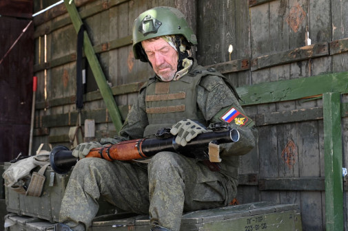 Rusky "dobrovolnik do 1.linie" , hadajme vek :)